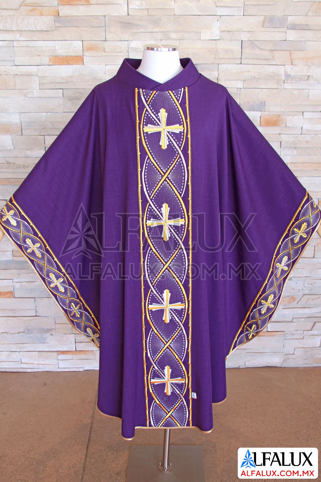 13 REINO Alfalux Casulla morado orillas (1)